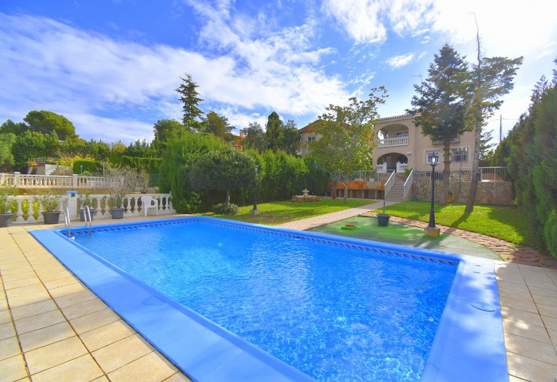 Pool view of 5 bedroom villa in Montserrat, Valencia